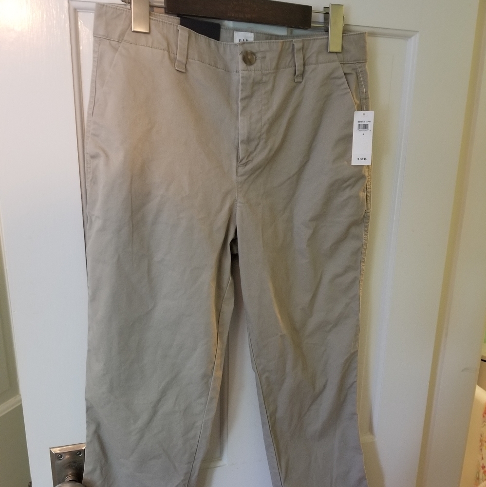 NWT Gap Cropped Khaki Pant